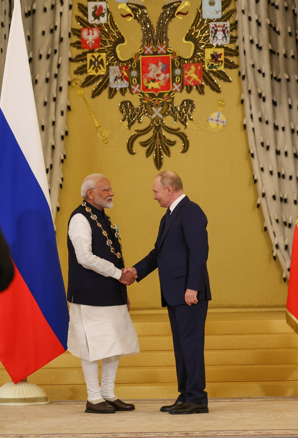 PM Modi receiving medal